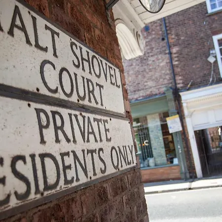 Malt Shovel Court With Free Parking Апартаменты *