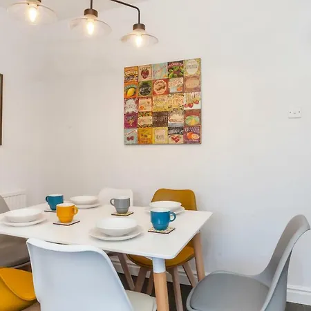 Malt Shovel Court With Free Parking *